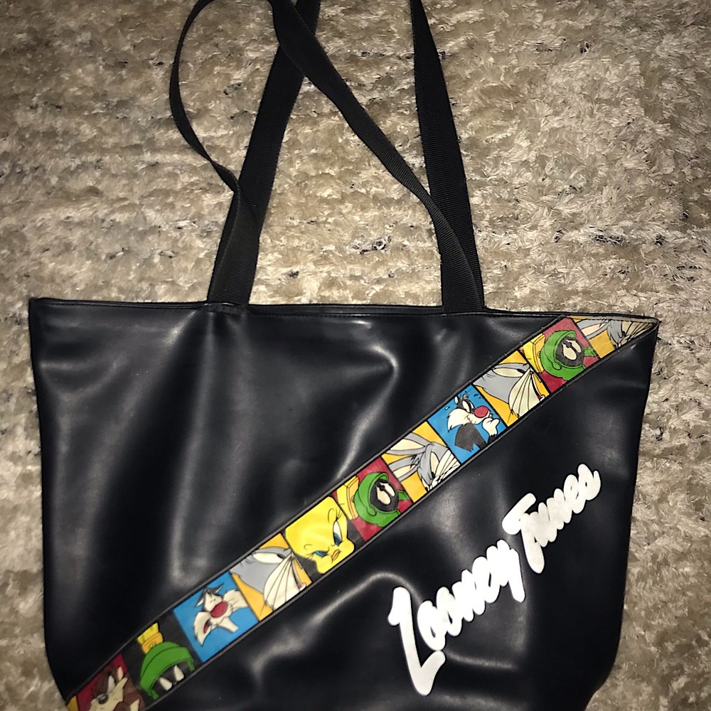 LOONEY TUNES HANDBAG BLACK Tweety,YoSam, Taz ,Bugs Bunny Sylvester,Pepe’Le Pew